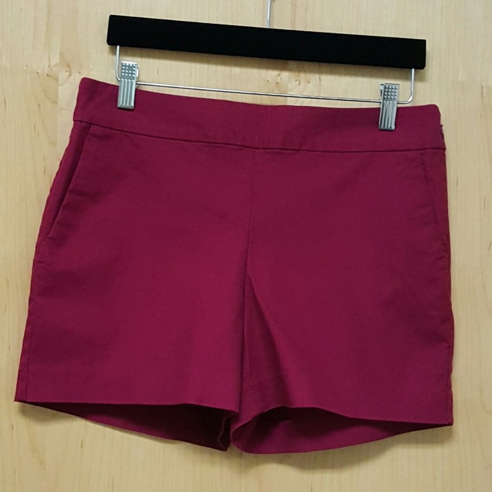 Banana Republic 4 inch Short size 6